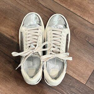 Dolce Vita Zayn 360 Silver Sneaker.